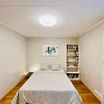 Spacious & Modern 1 Bedroom Near Lauluvaeljak- Apartment