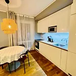 Spacious & Modern 1 Bedroom Near Lauluvaeljak- Apartament Tallin