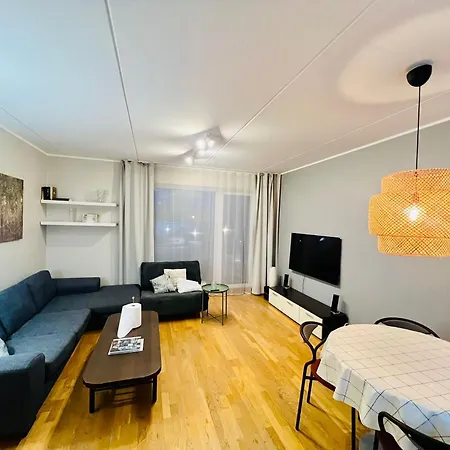 Daire Spacious & Modern 1 Bedroom Near Lauluvaeljak- *