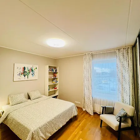 Spacious & Modern 1 Bedroom Near Lauluvaeljak- Daire