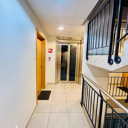 Apartamento Spacious & Modern 1 Bedroom Near Lauluvaeljak- Tallin