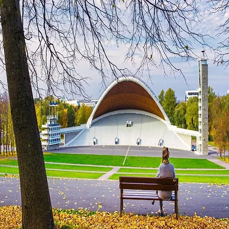 Apartment Spacious & Modern 1 Bedroom Near Lauluvaeljak-