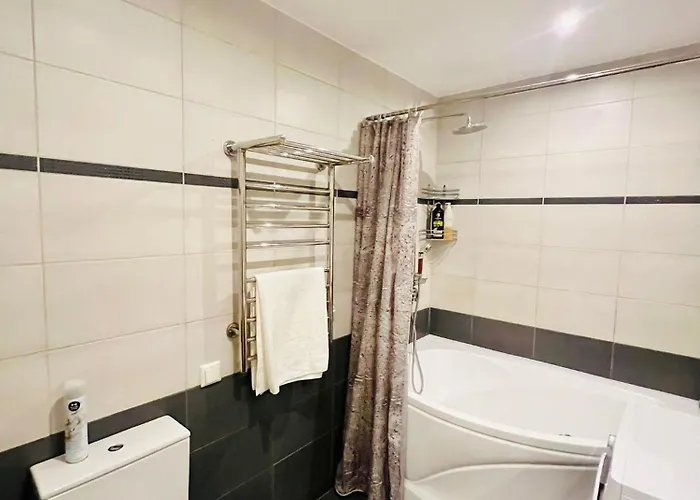 Spacious & Modern 1 Bedroom Near Lauluvaeljak-