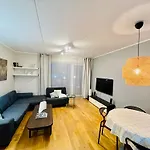 דירה Spacious & Modern 1 Bedroom Near Lauluvaeljak- *