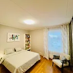 Spacious & Modern 1 Bedroom Near Lauluvaeljak- דירה