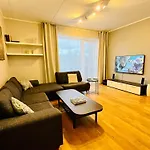 Spacious & Modern 1 Bedroom Near Lauluvaeljak- טאלין