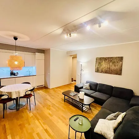 Spacious & Modern 1 Bedroom Near Lauluvaeljak- דירה *